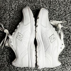 White New Balance Sneakers SIZE 6
